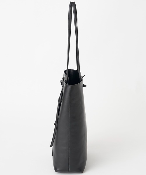 one after another NICE CLAUP(ワンアフターアナザーナイスクラップ)の「【ZOZO限定商品】ミニポーチ付きフェイクレザートートバック(トートバッグ・レディース・アイボリー/グレイッシュベージュ/ブラック/モカ・FREE)」の7枚目の写真