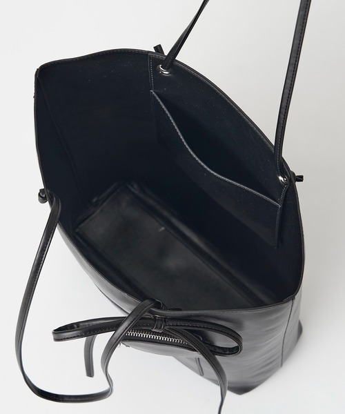 one after another NICE CLAUP(ワンアフターアナザーナイスクラップ)の「【ZOZO限定商品】ミニポーチ付きフェイクレザートートバック(トートバッグ・レディース・アイボリー/グレイッシュベージュ/ブラック/モカ・FREE)」の11枚目の写真