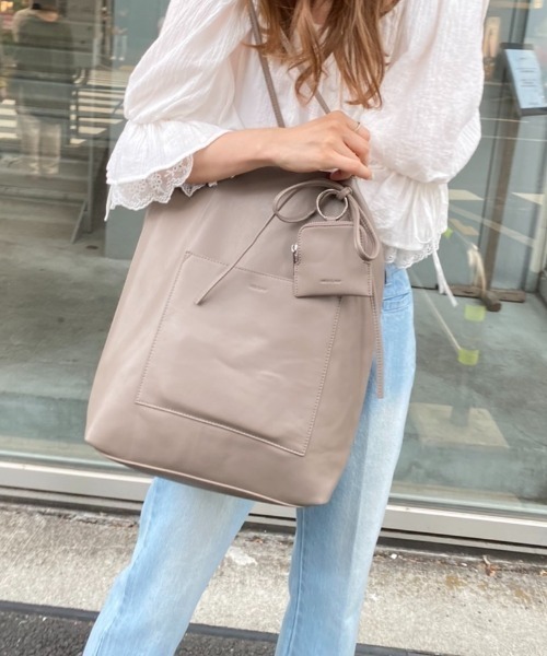 one after another NICE CLAUP(ワンアフターアナザーナイスクラップ)の「【ZOZO限定商品】ミニポーチ付きフェイクレザートートバック(トートバッグ・レディース・アイボリー/グレイッシュベージュ/ブラック/モカ・FREE)」の17枚目の写真