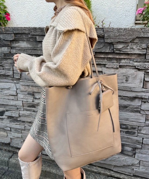 one after another NICE CLAUP(ワンアフターアナザーナイスクラップ)の「【ZOZO限定商品】ミニポーチ付きフェイクレザートートバック(トートバッグ・レディース・アイボリー/グレイッシュベージュ/ブラック/モカ・FREE)」の15枚目の写真