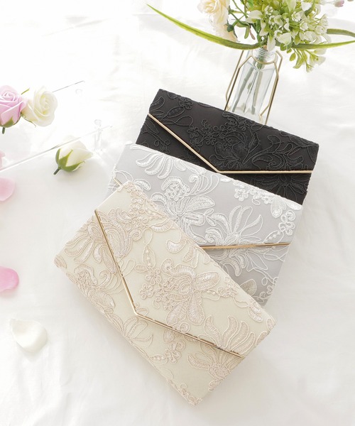 Lace Ladies(レースレディース)の「フラワー刺繍コンパクトV字クラッチバッグ(クラッチバッグ・レディース・アイボリー/ブラック/シルバー・FREE)」の4枚目の写真
