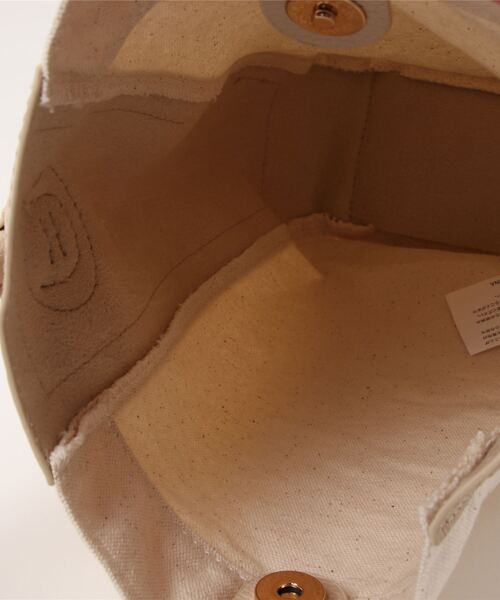 Green Parks(グリーンパークス)の「・QUON 軽量キャンバスワンショルダーバッグ(ショルダーバッグ・レディース・ブラック/グリーン/アイボリー/グレイッシュベージュ・FREE)」の5枚目の写真