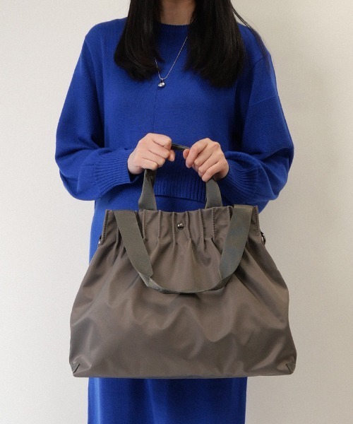 CURI BISCUI（キュリ　ビスキュイ）の「【A4サイズ対応】軽量 ナイロン 2WAY ギャザートート（トートバッグ・レディース・ライム/ブラック/グレー/カーキ・FREE）」の10枚目の写真