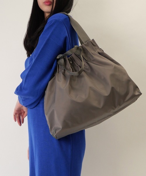 CURI BISCUI（キュリ　ビスキュイ）の「【A4サイズ対応】軽量 ナイロン 2WAY ギャザートート（トートバッグ・レディース・ライム/ブラック/グレー/カーキ・FREE）」の11枚目の写真