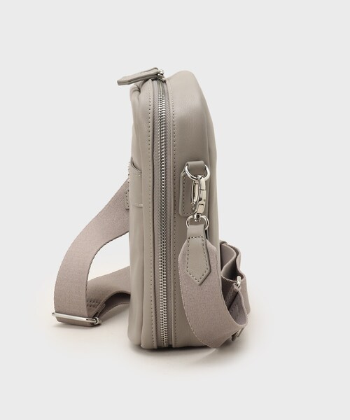 TAKEO KIKUCHI（タケオキクチ）の「◆ソフトレザー ボックスショルダー（ショルダーバッグ・メンズ・ベージュ/ブラック・00）」の5枚目の写真