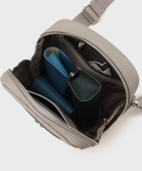 TAKEO KIKUCHI（タケオキクチ）の「◆ソフトレザー ボックスショルダー（ショルダーバッグ・メンズ・ベージュ/ブラック・00）」の10枚目の写真