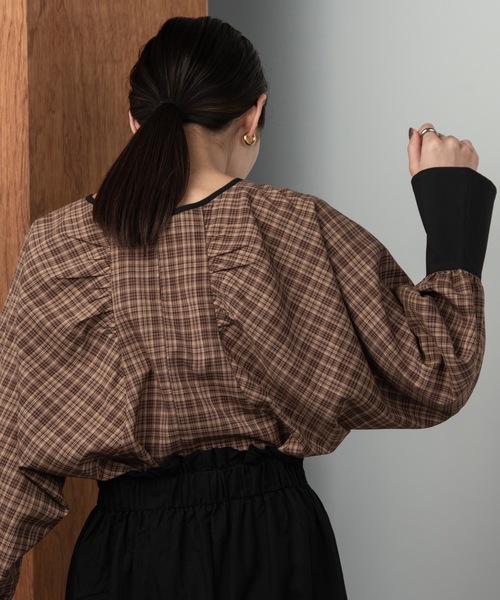 lawgy（ラウジー）の「check cuffs blouse（シャツ/ブラウス・レディース・ベージュ・FREE）」の4枚目の写真