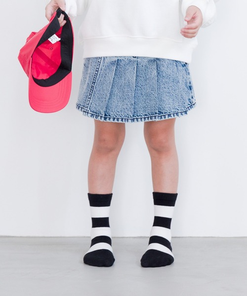 LOWRYS FARM（ローリーズファーム）の「Ｃデニムプリーツスカート  976362（スカート・キッズ・ブラック/ブルー・110cm/120cm/130cm/140cm/150cm）」の2枚目の写真