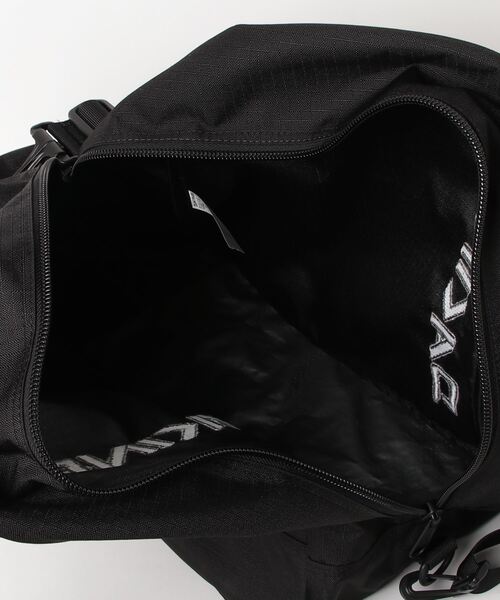 DAKINE(ダカイン)の「DAKINE BOOT BAG 30L ブーツバッグ 【2023/2024年冬モデル】/ダカインワンポイントブランドロゴブーツショルダーバッグ(バックパック/リュック・メンズ・ブラック・FREE)」の4枚目の写真
