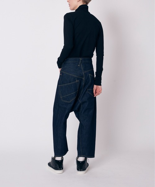 FUMITO GANRYU(フミトガンリュウ)の「FUMITO GANRYU Graffiti 5 pockets sarrouel pants(デニムパンツ・メンズ・ダークブルー・1/2)」の3枚目の写真