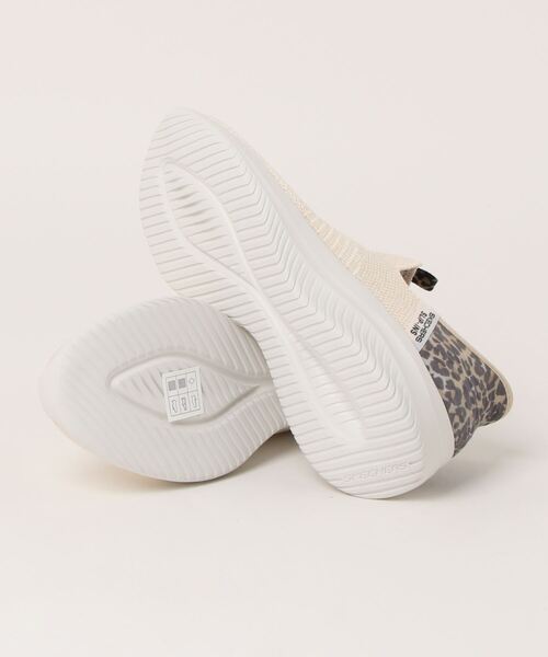 SKECHERS（スケッチャーズ）の「【SKECHERS】スケッチャーズ Slip-ins: Ultra Flex 3.0 - Natural Step（スリップインズ：ウルトラ フレックス 3.0 - ナチュラル ステップ）スリッポンスニーカー　149712（スニーカー・レディース・レオパード/ブラック系その他・25.0cm/24.5cm/23.5cm/23.0cm/24.0cm/22.5cm）」の4枚目の写真