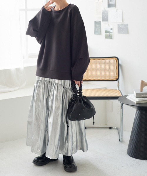 KOBE LETTUCE（コウベレタス）の「ギャザーハンドルスタッズ巾着バッグ（ショルダーバッグ・レディース・レッド/ブラック×ゴールド/ブラック×シルバー・FREE）」の5枚目の写真