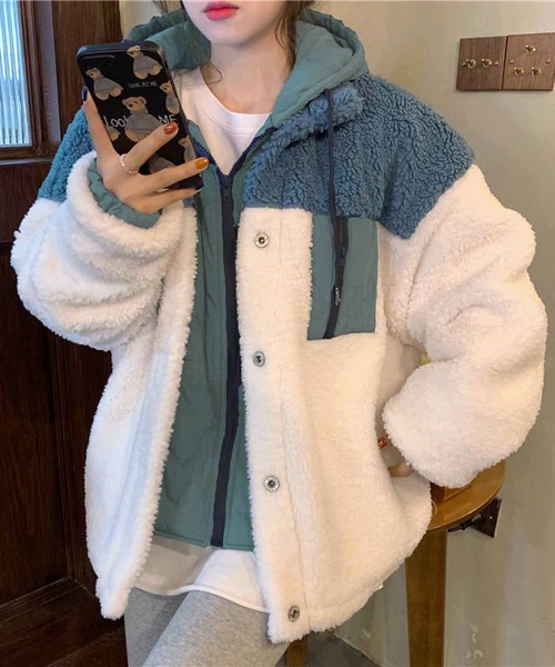 NANEA(ナネア)の「レイヤード風フード付きボアジャケット(ブルゾン・レディース・ホワイト・MEDIUM/LARGE)」の7枚目の写真