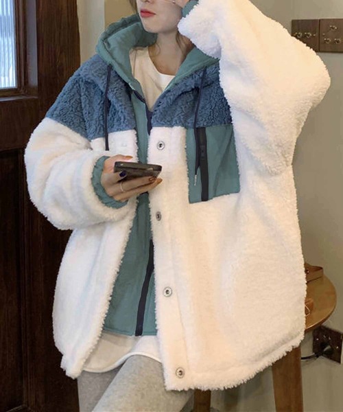 NANEA(ナネア)の「レイヤード風フード付きボアジャケット(ブルゾン・レディース・ホワイト・MEDIUM/LARGE)」の2枚目の写真