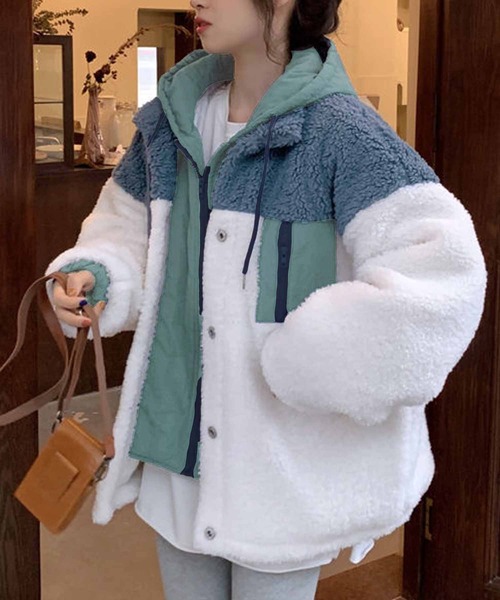 NANEA(ナネア)の「レイヤード風フード付きボアジャケット(ブルゾン・レディース・ホワイト・MEDIUM/LARGE)」の6枚目の写真