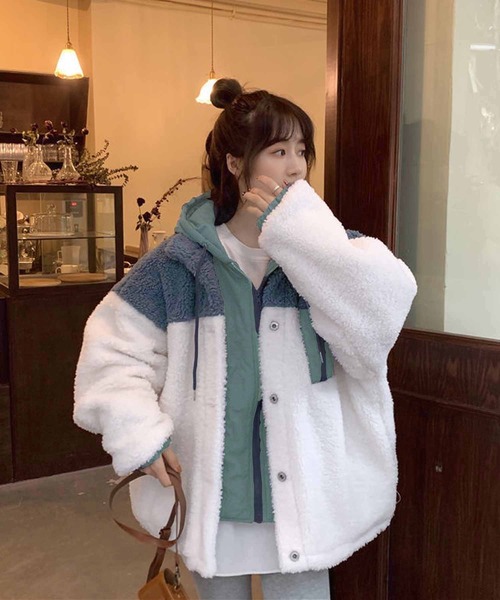NANEA(ナネア)の「レイヤード風フード付きボアジャケット(ブルゾン・レディース・ホワイト・MEDIUM/LARGE)」の13枚目の写真