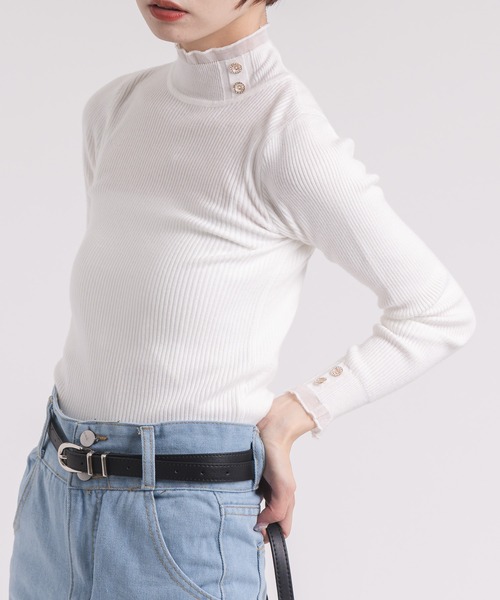 URBAN CHERRY(アーバンチェリー)の「【レディース】フリルボタンリブニットトップス(ニット/セーター・レディース・アイボリー/ブラック/ホワイト・FREE)」の11枚目の写真