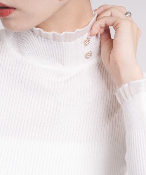 URBAN CHERRY(アーバンチェリー)の「【レディース】フリルボタンリブニットトップス(ニット/セーター・レディース・アイボリー/ブラック/ホワイト・FREE)」の12枚目の写真