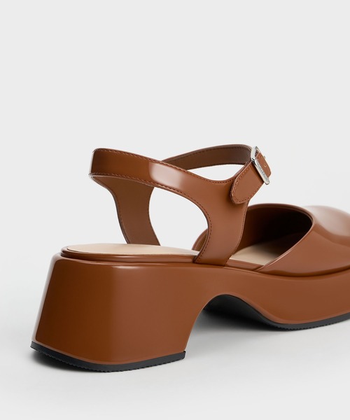 CHARLES & KEITH(チャールズ & キース)の「Nerina ネリナ アンクルストラッププラットフォームパンプス(パンプス・レディース・ブラック/ブラウン・22.5cm/23cm/23.5cm/24.5cm/25cm)」の8枚目の写真