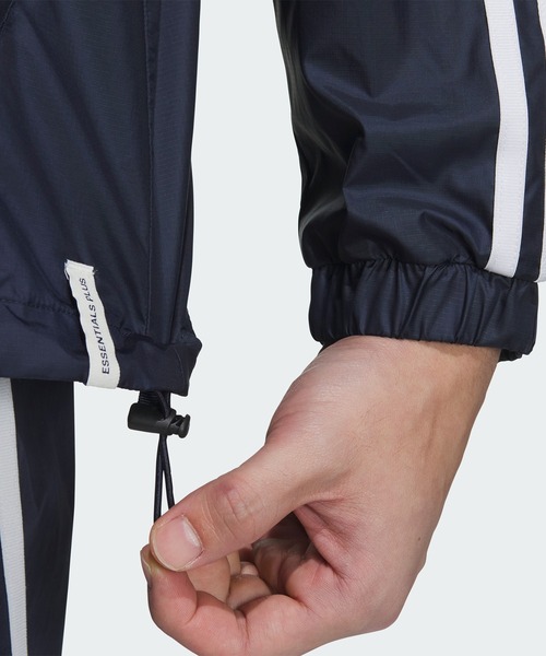 adidas（アディダス）の「エッセンシャルズプラス 3ストライプ