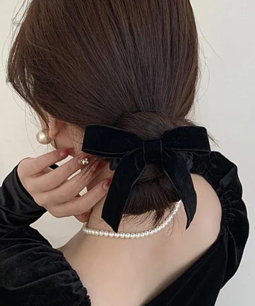 TONE SELECT GOODS（トーンセレクトグッズ）の「【float】ベロア ベルベット ロングリボン シュシュ（シュシュ・レディース・ブラック・FREE）」の5枚目の写真