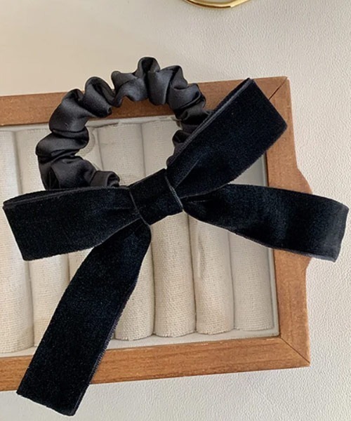 TONE SELECT GOODS（トーンセレクトグッズ）の「【float】ベロア ベルベット ロングリボン シュシュ（シュシュ・レディース・ブラック・FREE）」の7枚目の写真