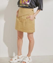 フラップ付き台形ミニスカート
