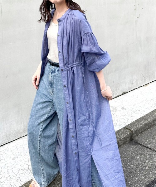 fredy emue（フレディエミュ）の「コットン/リネン 前開きギャザーワンピース（ワンピース・レディース・ブラック/オレンジ/グレイッシュブルー/オフホワイト・38）」の3枚目の写真