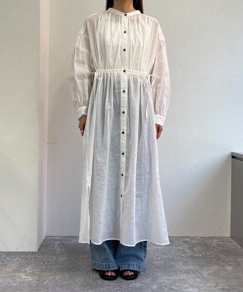 fredy emue（フレディエミュ）の「コットン/リネン 前開きギャザーワンピース（ワンピース・レディース・ブラック/オレンジ/グレイッシュブルー/オフホワイト・38）」の15枚目の写真