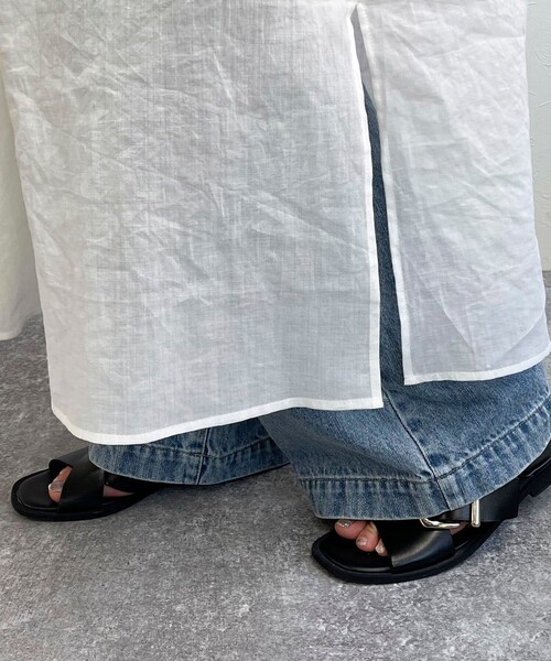 fredy emue（フレディエミュ）の「コットン/リネン 前開きギャザーワンピース（ワンピース・レディース・ブラック/オレンジ/グレイッシュブルー/オフホワイト・38）」の21枚目の写真