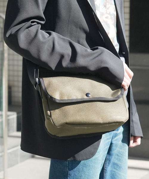 Blue Standard (ブルースタンダード)の「【BLUE STANDARD/ブルースタンダード】 ミニメッセンジャーバッグ(メッセンジャーバッグ・メンズ・ブラック/グレー/パープル/ベージュ/カーキ・FREE)」の4枚目の写真