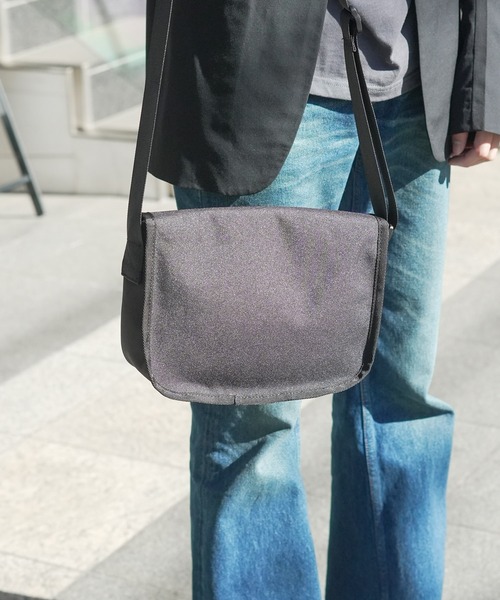 Blue Standard (ブルースタンダード)の「【BLUE STANDARD/ブルースタンダード】 ミニメッセンジャーバッグ(メッセンジャーバッグ・メンズ・ブラック/グレー/パープル/ベージュ/カーキ・FREE)」の7枚目の写真