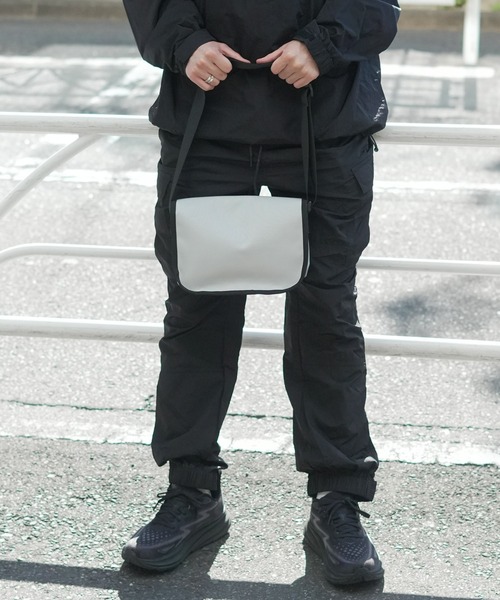Blue Standard (ブルースタンダード)の「【BLUE STANDARD/ブルースタンダード】 ミニメッセンジャーバッグ(メッセンジャーバッグ・メンズ・ブラック/グレー/パープル/ベージュ/カーキ・FREE)」の12枚目の写真