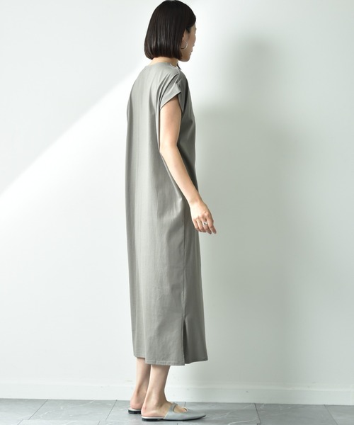 INTERPLANET(インタープラネット)の「キーネックパール付サイドスリットワンピース(ワンピース・レディース・グレー/ブラック/ネイビー・FREE)」の6枚目の写真