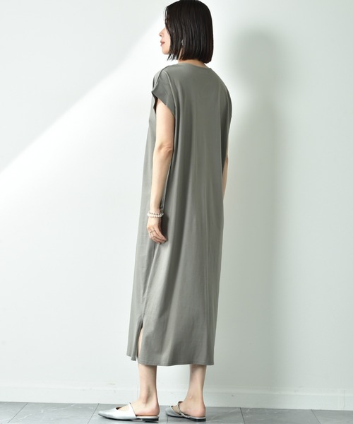 INTERPLANET(インタープラネット)の「キーネックパール付サイドスリットワンピース(ワンピース・レディース・グレー/ブラック/ネイビー・FREE)」の8枚目の写真