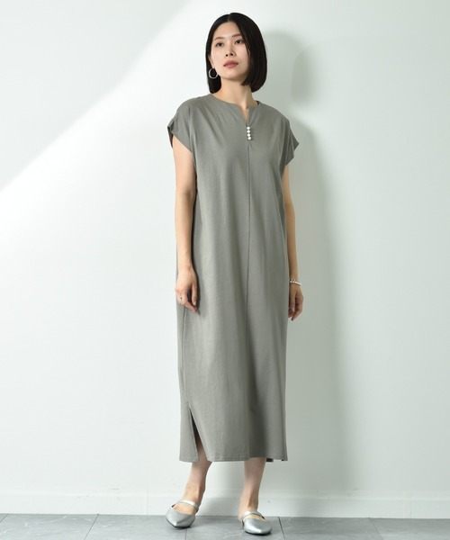 INTERPLANET(インタープラネット)の「キーネックパール付サイドスリットワンピース(ワンピース・レディース・グレー/ブラック/ネイビー・FREE)」の10枚目の写真