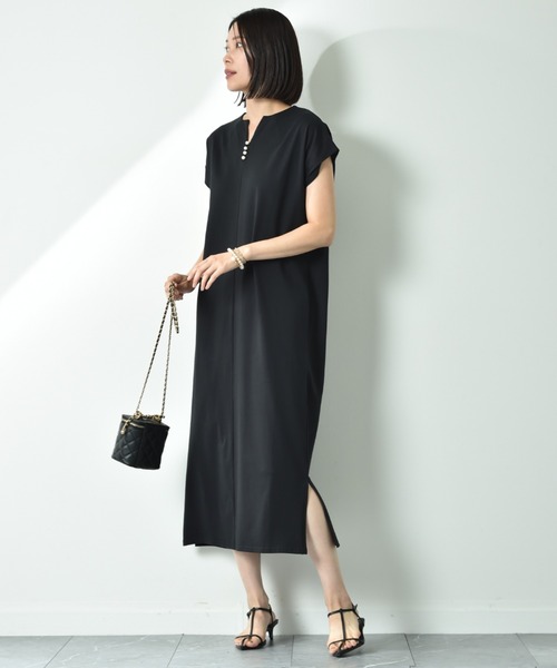 INTERPLANET(インタープラネット)の「キーネックパール付サイドスリットワンピース(ワンピース・レディース・グレー/ブラック/ネイビー・FREE)」の15枚目の写真