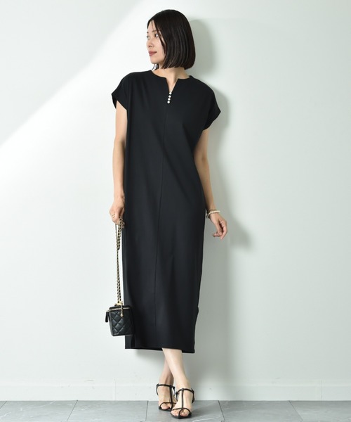 INTERPLANET(インタープラネット)の「キーネックパール付サイドスリットワンピース(ワンピース・レディース・グレー/ブラック/ネイビー・FREE)」の16枚目の写真
