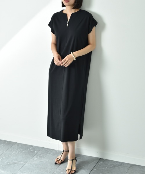 INTERPLANET(インタープラネット)の「キーネックパール付サイドスリットワンピース(ワンピース・レディース・グレー/ブラック/ネイビー・FREE)」の17枚目の写真