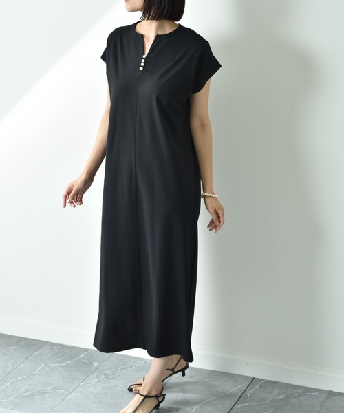 INTERPLANET(インタープラネット)の「キーネックパール付サイドスリットワンピース(ワンピース・レディース・グレー/ブラック/ネイビー・FREE)」の19枚目の写真