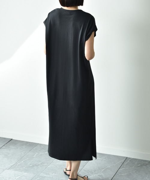 INTERPLANET(インタープラネット)の「キーネックパール付サイドスリットワンピース(ワンピース・レディース・グレー/ブラック/ネイビー・FREE)」の18枚目の写真