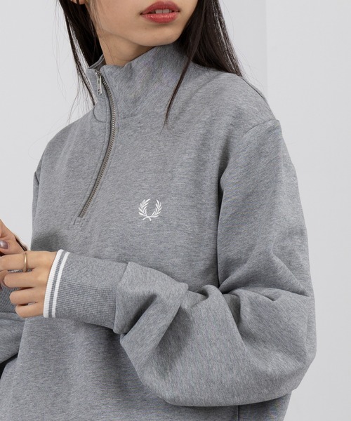FRED PERRY（フレッドペリー）の「【FRED PERRY】Half Zip SweatShirt フレッドペリー ハーフジップスウェット M3574（スウェット・レディース・ブラック系その他2/ブラック/グリーン/ネイビー/ネイビー系2/アイボリー/ブラウン/グレー/カーキ/ワイン/グレイッシュブルー/ダークグリーン/ブラック系その他3/ベージュ/ネイビー系3/アイボリー系1・S/M/L/XL/XS）」の5枚目の写真