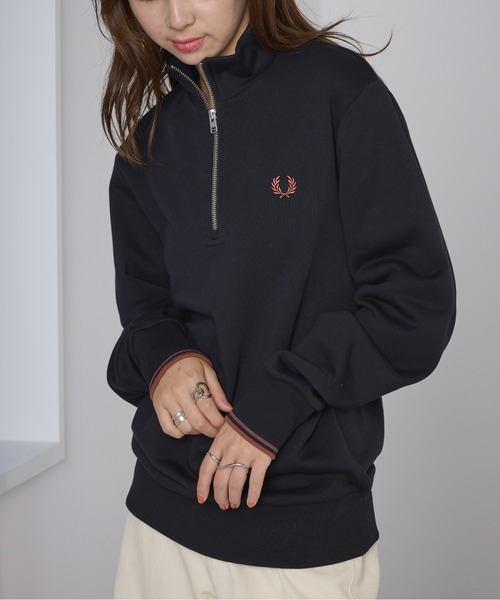FRED PERRY（フレッドペリー）の「【FRED PERRY】Half Zip SweatShirt フレッドペリー ハーフジップスウェット M3574（スウェット・レディース・ブラック系その他2/ブラック/グリーン/ネイビー/ネイビー系2/アイボリー/ブラウン/グレー/カーキ/ワイン/グレイッシュブルー/ダークグリーン/ブラック系その他3/ベージュ/ネイビー系3/アイボリー系1・S/M/L/XL/XS）」の3枚目の写真