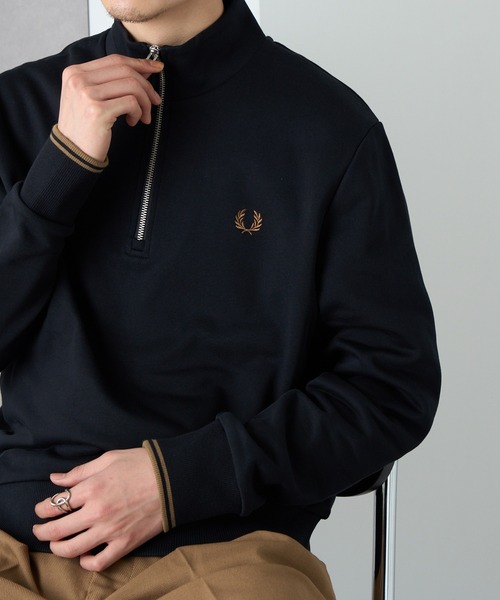 FRED PERRY（フレッドペリー）の「【FRED PERRY】Half Zip SweatShirt フレッドペリー ハーフジップスウェット M3574（スウェット・レディース・ブラック系その他2/ブラック/グリーン/ネイビー/ネイビー系2/アイボリー/ブラウン/グレー/カーキ/ワイン/グレイッシュブルー/ダークグリーン/ブラック系その他3/ベージュ/ネイビー系3/アイボリー系1・S/M/L/XL/XS）」の4枚目の写真