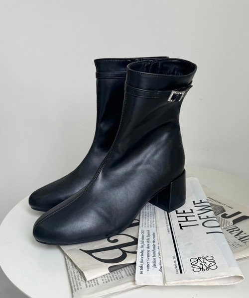 ZARA バックル付きブラックエンジニアブーツ ZARAバックル付きブラックエンジニアブーツ いいおか