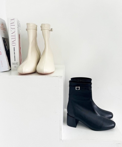 one after another NICE CLAUP（ワンアフターアナザーナイスクラップ）の「ビジューバックル付きストレッチショートブーツ（ブーツ・レディース・ブラック/アイボリー・S/M/L）」の17枚目の写真