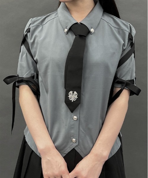 axes femme POETIQUE（アクシーズファムポエティック）の「レースアップデザインシャツ（シャツ/ブラウス・レディース・ホワイト/グレー/ブラック・MEDIUM）」の3枚目の写真