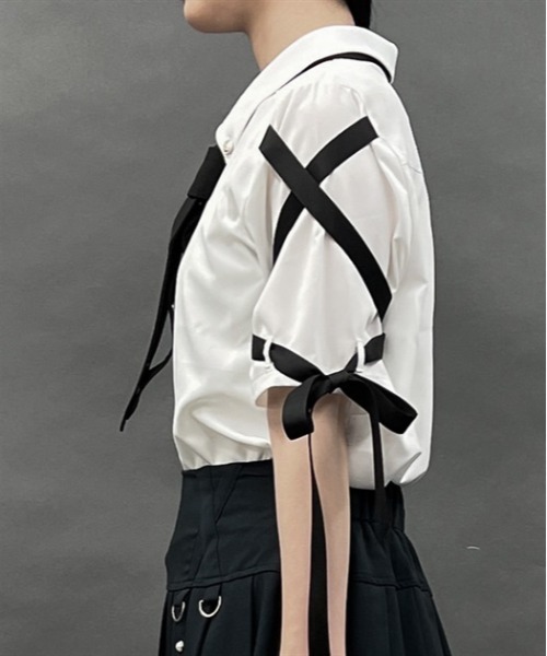 axes femme POETIQUE（アクシーズファムポエティック）の「レースアップデザインシャツ（シャツ/ブラウス・レディース・ホワイト/グレー/ブラック・MEDIUM）」の4枚目の写真