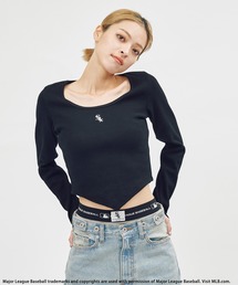 BACK TO THE FIELD | 【MLB】裾Vワンポイントロゴカットリブトップス(Tシャツ/カットソー)