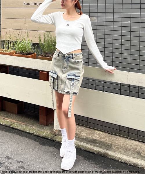 BACK TO THE FIELD（バック トゥー ザ フィールド）の「【MLB】裾Vワンポイントロゴカットリブトップス（Tシャツ/カットソー・レディース・ブラック/ブルー/ホワイト・FREE）」の12枚目の写真